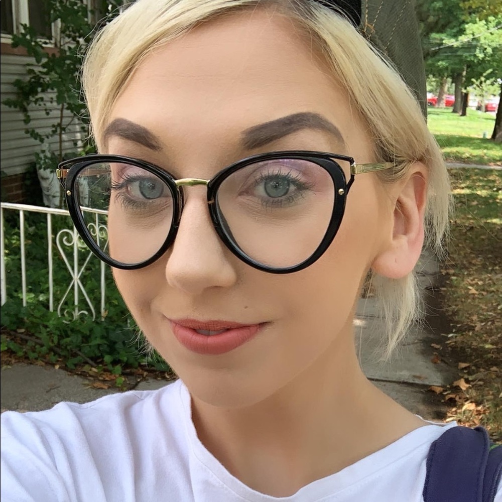 Meet your Posher, Brittany